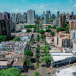 Brasileira que caiu em vulcão na Indonésia continua desaparecida