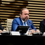 Novos projetos de lei visam criar 54 cargos na PM e 95 na Secretaria da Saúde no Paraná