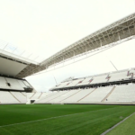 Gusttavo Lima faz show de 3 horas para multidão de 265 mil pessoas na praia de Matinhos