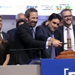 CEO do YouTube defende proteção de jovens no digital