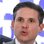 Câmara homenageia Corpo de Bombeiros com Brasão do Município