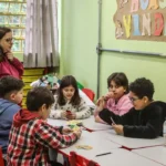 Projeto inédito ‘CineCSU’ promove integração entre idosos no Centro Social Urbano