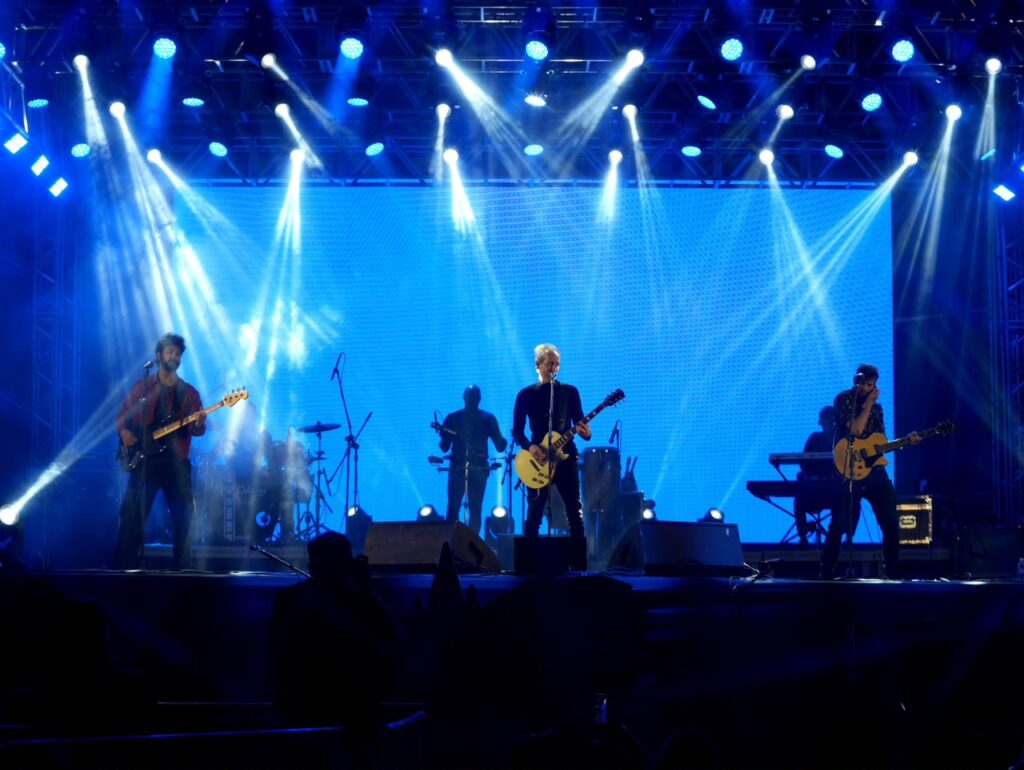 Kiko Zambianchi voltou a Maringá e encontrou um público pronto para cantar junto.
